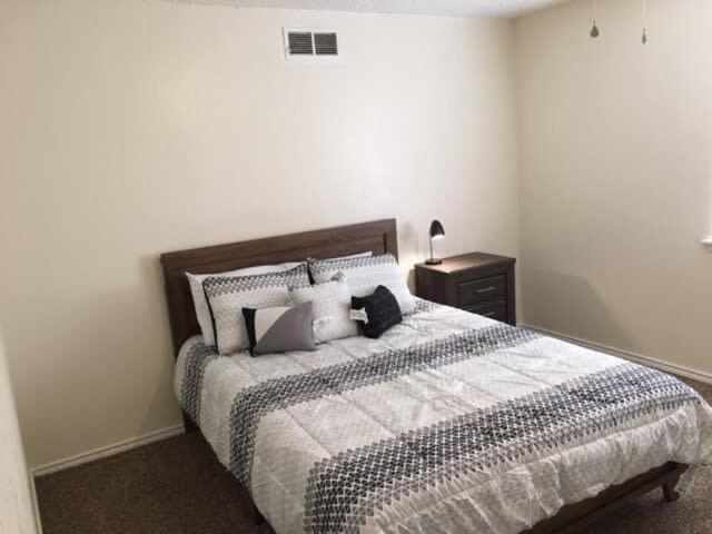 Quiet Townhouse Close To Fort Sill! Lawton Exterior photo