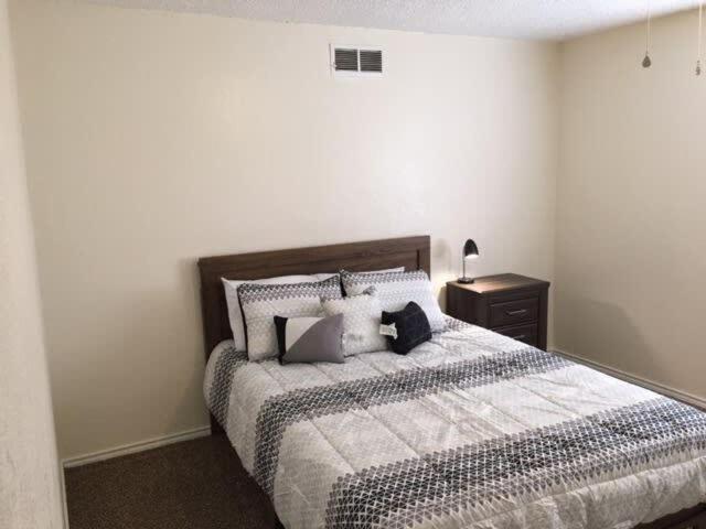 Quiet Townhouse Close To Fort Sill! Lawton Exterior photo